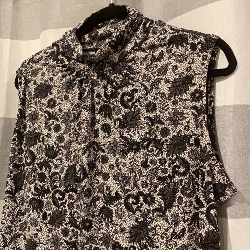 Ladies 0X sleeveless blouse - Picture 4 of 4